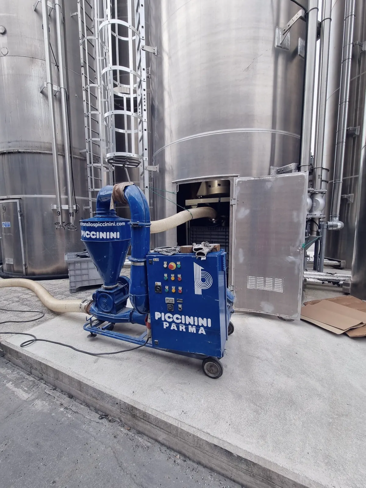 Piccinini Parma electric vacuum unit at the foot of a steel silo with open hatch