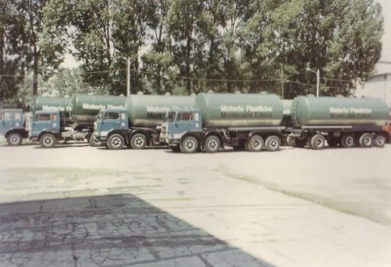 Green silo trucks from the 1960s–70s marked Materie Plastiche Montecatini Edison